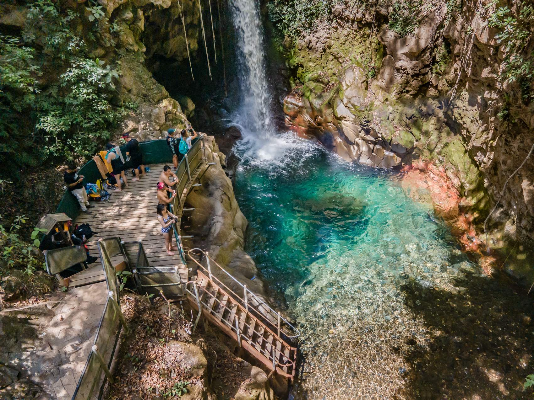 Oropéndola Waterfall and its turquoise pool